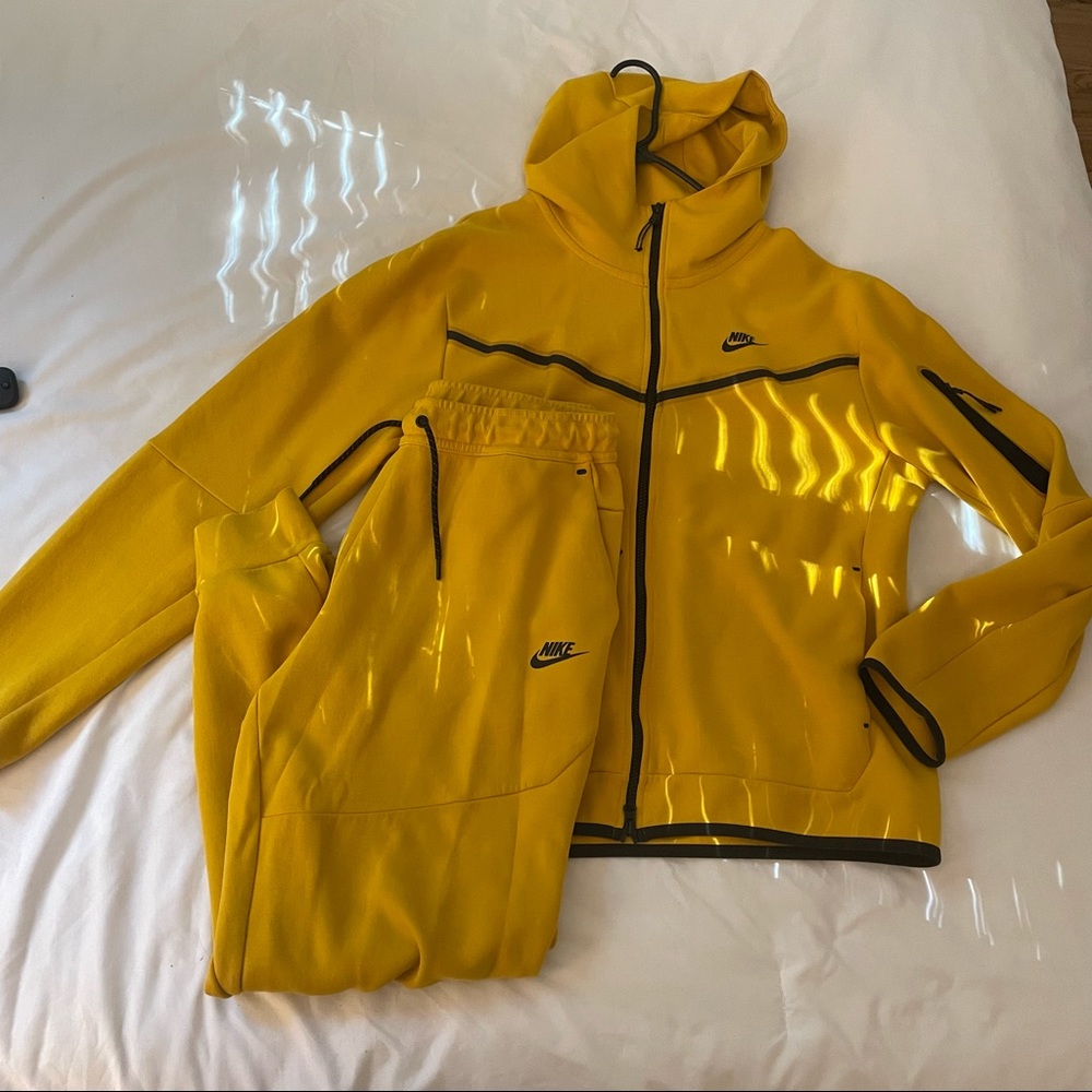 yellow nike tech